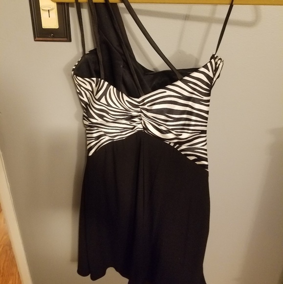 Dress - Picture 5 of 5